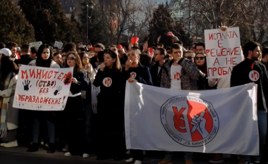 Studentët në Shkup protestojnë ndaj vonesës së bursave
