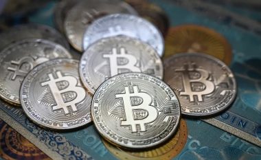 Bitcoin arrin në mbi 50,000 dollarë – për herë të parë në më shumë se dy vjet