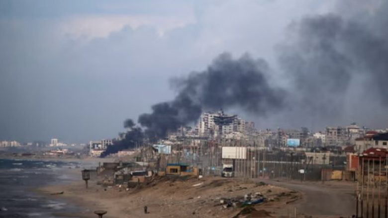 Izraeli tregon “afatin përfundimtar” për ofensivën e planifikuar në Rafah