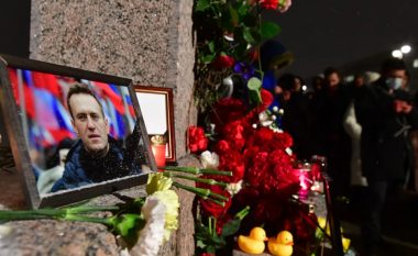 Nënës së Navalnyt i jepen tri orë afat që të vendosë për “varrimin sekret” të djalit të saj