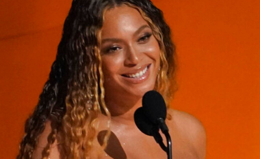 Beyonce bëhet gruaja e parë me ngjyrë që zë vendin e parë në ‘Hot Country Songs’