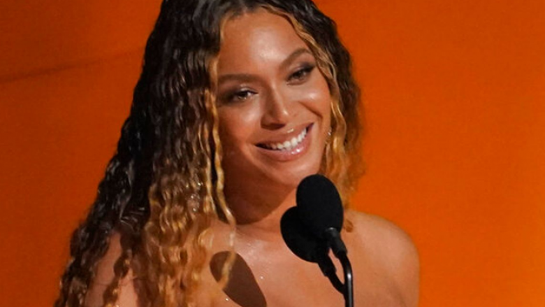 Beyonce bëhet gruaja e parë me ngjyrë që zë vendin e parë në ‘Hot Country Songs’