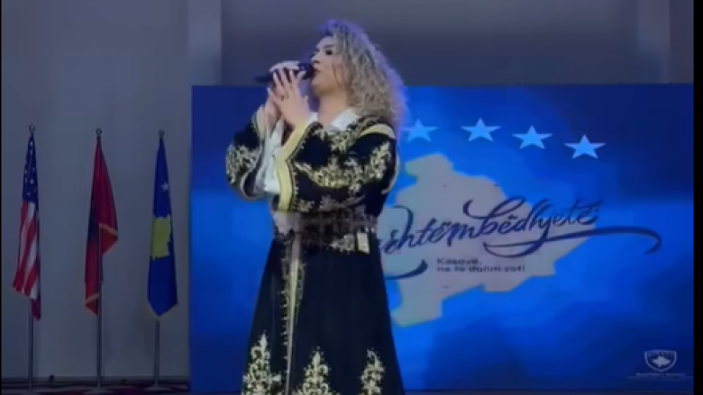 Me këngën “Mora fjalë”, Ansambli Kombëtar i Këngëve dhe Valleve Popullore nga Shqipëria, uron 16 vjetorin e Pavarësisë së Kosovës