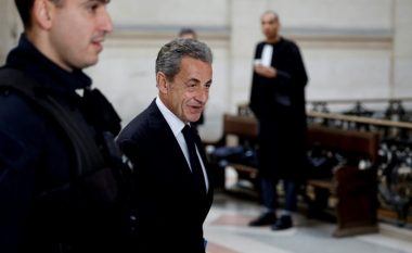 Nicolas Sarkozy dënohet me një vit burg