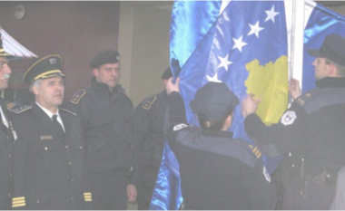 Si ndodhi ngritja e flamurit të Kosovës nga Policia në Prishtinë më 17 shkurt 2008?