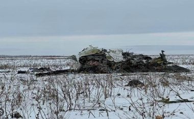 Kievi thotë se Rusia po refuzon t’i riatdhesojë trupat e pajetë të ushtarëve ukrainas – çfarë po fsheh Kremlini në rastin e rrëzimit të aeroplanit?