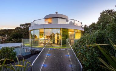 “Mund të ndryshoni pamjen”: Shtëpia që “rrotullohet” del në shitje në Zelandën e Re