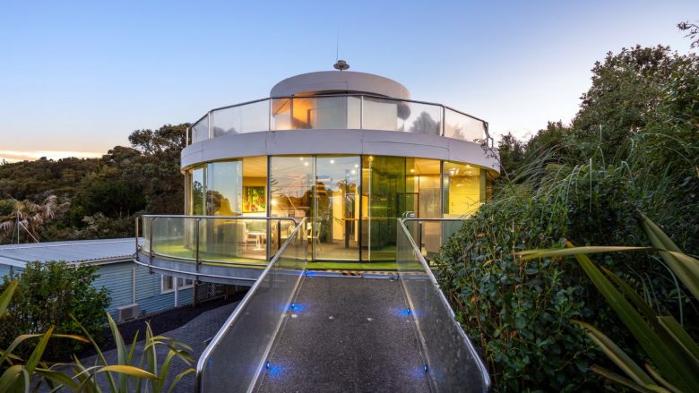“Mund të ndryshoni pamjen”: Shtëpia që “rrotullohet” del në shitje në Zelandën e Re