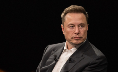 Elon Musk dikur gjumin e kishte bërë në fabrikat e Tesla-s, ja pse