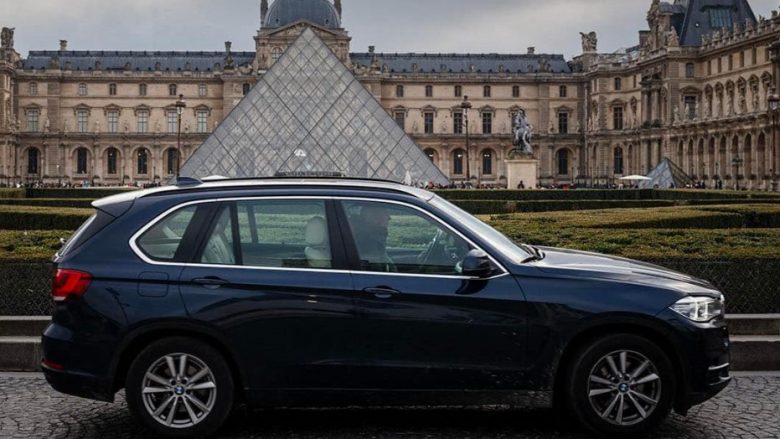 Deri në 250 euro parkingu për gjashtë orë në Paris – ky çmim vlen vetëm për një lloj të veturës