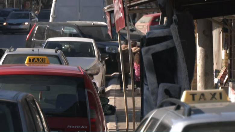 Taksistët serbë në veri vëzhgojnë lëvizjet e Policisë së Kosovës