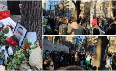 Protesta para ambasadës ruse në Beograd: Navalny ishte heroi ynë i fundit, ishte në kampin më të tmerrshëm