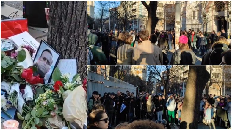 Protesta para ambasadës ruse në Beograd: Navalny ishte heroi ynë i fundit, ishte në kampin më të tmerrshëm