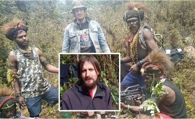 Piloti nga Zelanda e Re i mbajtur peng, me mesazh prekës për gruan dhe djalin e tij – një vit pasi u kap nga rebelët në Papuan Perëndimore