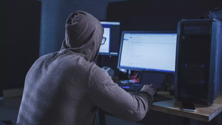 Paralajmërimi i ‘frikshëm’ i ish hakerit të njohur – mos bëni këto 5 gabime në internet nëse nuk doni të keqpërdoren të dhënat tuaja