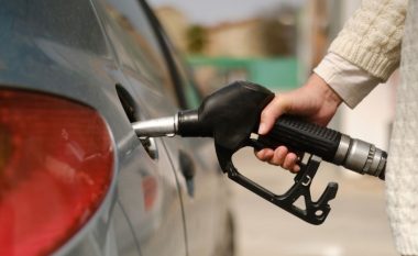 Shoferët mund të kursejnë me litra karburant vetëm nëse shtypin një buton në veturë