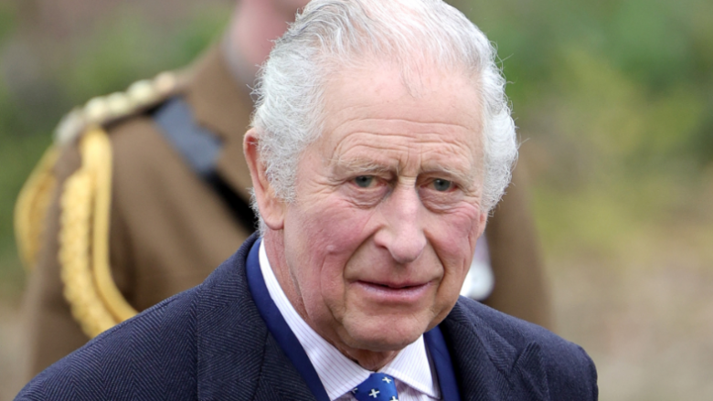 Fjala “abdikim” kumbon në Britani – a do të bëjë Charles një lëvizje që nuk është parë në 90 vjet në monarkinë britanike?