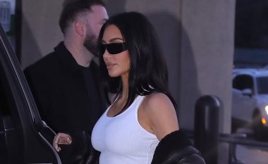 Kim Kardashian shfaqet në Los Angeles me çantën e saj “Hermes” në vlerë 65 mijë euro, teksa shkon të takohet me të dashurin e ri