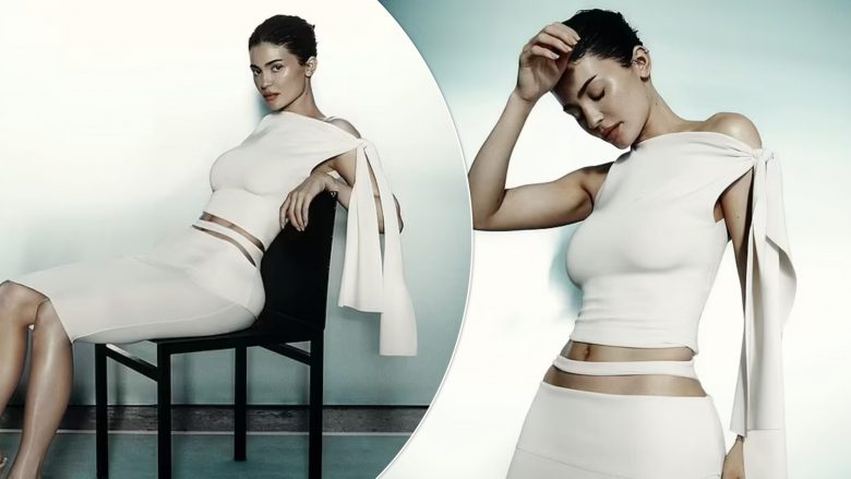 Kylie Jenner nxjerr në pah linjat e saj me një fustan të bardhë të ngushtë, për koleksionin pranveror “Khy”