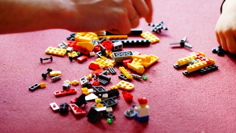 A keni menduar ndonjëherë se çfarë përfaqëson LEGO?