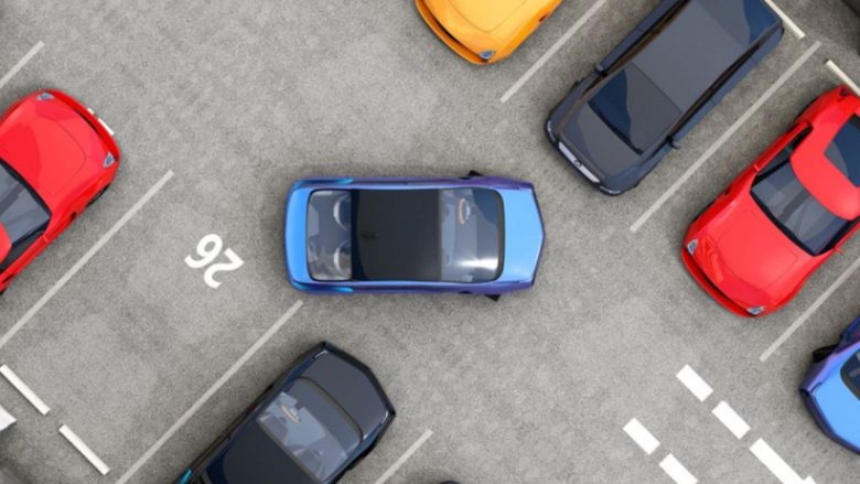 Si të dilni nga parkingu pa rrezikuar të përplasni ndonjë veturë tjetër