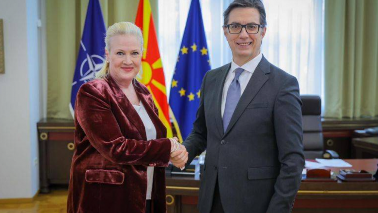 Pendarovski në takim me Aggeler: Maqedonia e Veriut u kushton vëmendje të veçantë marrëdhënieve me SHBA-të