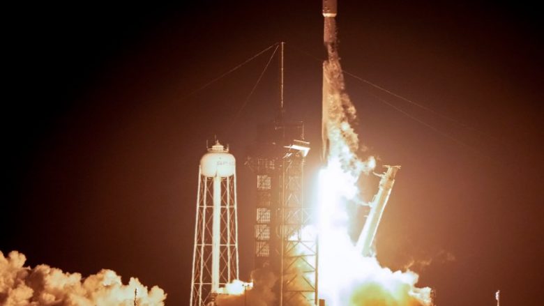 Pas 52 vjetësh, SHBA-ja nis misionin e ri në Hënë, SpaceX hyn në histori