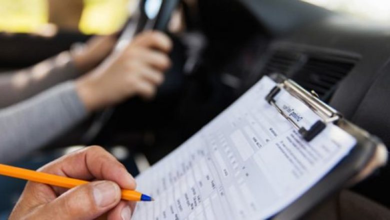 Dyshimet pë mashtrime në testimin për patentë shofer – arrestohet kandidati dhe pronari i një autoshkolle në Prishtinë