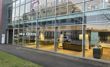 Bizneset shqiptare, Albed dhe Nova Küchen, hapin lokalin për kuzhina në zemër të Bernit