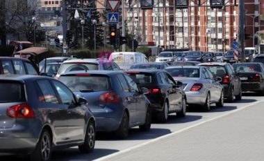 Kosova me përqindje të lartë të makinave mbi 20-vjeçare në qarkullim, si qëndrojnë vendet e tjera në rajon?