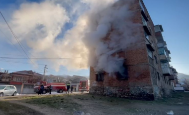 Zjarr në katin e parë të një pallati në Korçë, brenda një grua e sëmurë