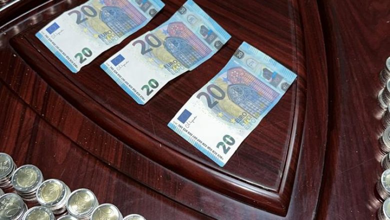 Tentoi t’i shiste 10 mijë euro false për 6 mijë, arrestohet i dyshuari në Podujevë