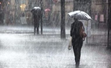 Reshjet e dendura të shiut në Tiranë, Veliaj apel qytetarëve: Shmangni lëvizjet e panevojshme
