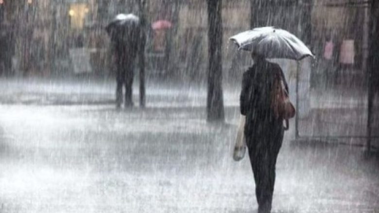 Reshjet e dendura të shiut në Tiranë, Veliaj apel qytetarëve: Shmangni lëvizjet e panevojshme