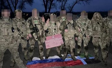 Vullnetarët rusë që luftojnë përkrah ukrainasve, pretendojnë se kanë marrë nën kontroll një vendbanim në Rusi