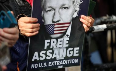 Julian Assange fiton një ‘pushim’ të përkohshëm nga ekstradimi në SHBA