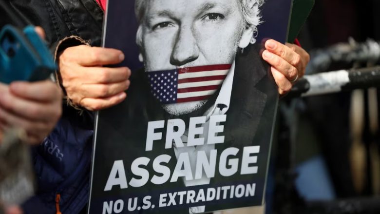 Julian Assange fiton një ‘pushim’ të përkohshëm nga ekstradimi në SHBA