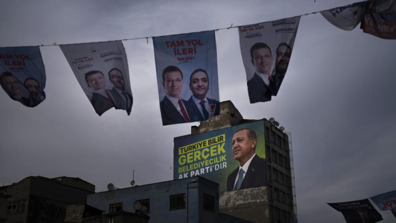 Fillon votimi për zgjedhjet lokale në Turqi, mbi 61 milionë votues – betejë e madhe për Stambollin