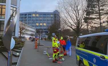 Një grua e armatosur futet në një spital në qytetin gjerman, policia rrethon objektin – po trajtohet si operacion i pengmarrjes