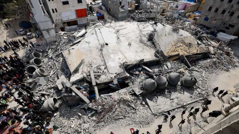 Ministria e Shëndetësisë në Gaza pretendon se 25 persona janë vrarë gjatë sulmeve ajrore  izraelite në Rafah