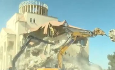 Azerbajxhani demolon ndërtesën e ish-parlamentit armen të Karabakut
