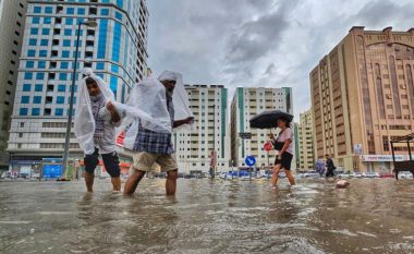 Moti i ligë godet Emiratet e Bashkuara Arabe: Shiu i madh dhe stuhitë shkaktojnë ndërprerje trafiku në Dubai dhe Abu Dhabi