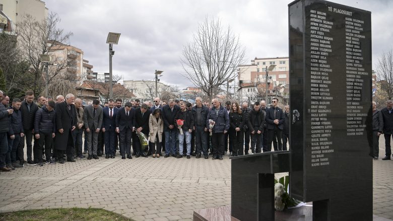 25 vjet nga vrasja e civilëve në tregun e gjelbër në Mitrovicë, Kurti: Të mos e harrojmë të kaluarën e errët