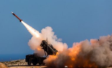 NATO po i afron raketat më pranë kufijve të Rusisë