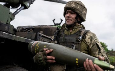 Republika Çeke do të dërgojë mijëra predha shtesë artilerie në Ukrainë