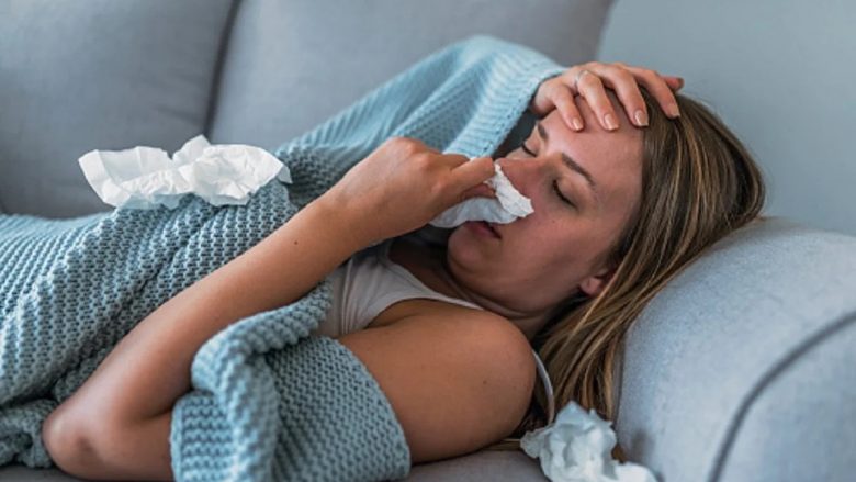 Simptomat e alergjisë mund t’ju mashtrojnë këtë vit! Shumë i ngatërrojnë me të ftohtin – katër gjëra bëjnë diferencën