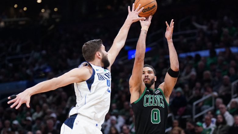 Celtics fiton derbin e mbrëmjes ndaj Mavericks