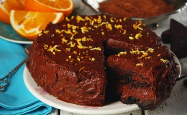 Tortë çokollate me portokaj, pa miell: Perfeksionimi i shijes që gjithmonë do ta mbani në mend!