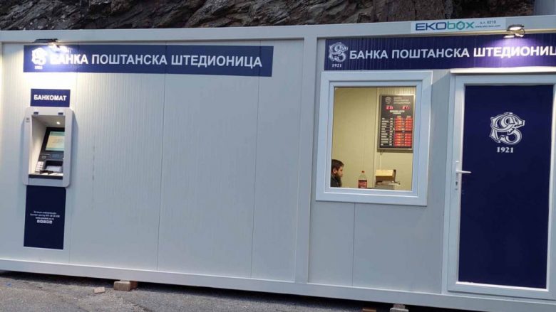 Afër vendkalimeve kufitare, Serbia hap “degë dhe bankomate” për serbët e Kosovës