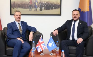 Maqedonci takon ambasadorin Hargreaves, bisedojnë për bashkëpunimin ushtarak
